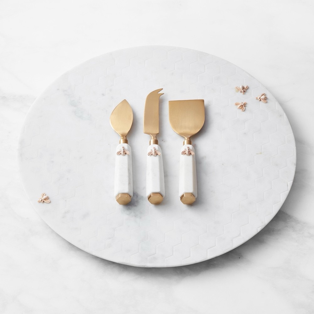 Williams Sonoma Honeycomb Round Marble Cheese Board and 2 knives